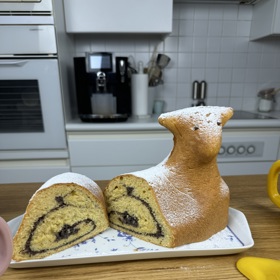 Na Velikonoce si Mirka upeče také beránka, netypicky například s makovou náplní. 