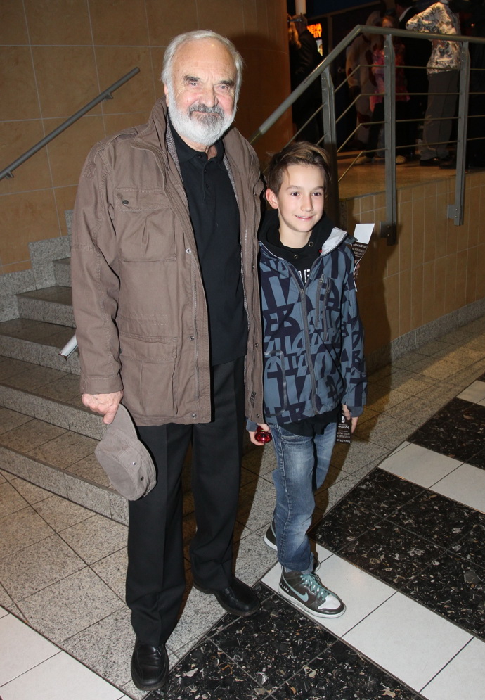 Vnoučka vzal tenkrát do kina na nový animovaný film - snad aby mu ukázal filmovou profesi. 