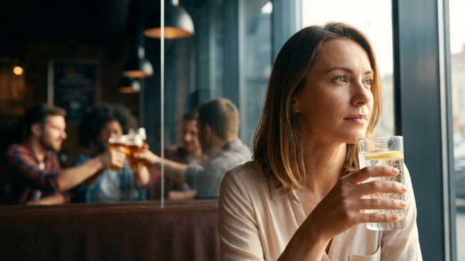Rok bez alkoholu? Abstinence vám otevře oči, ale možná přijdete o kamarády