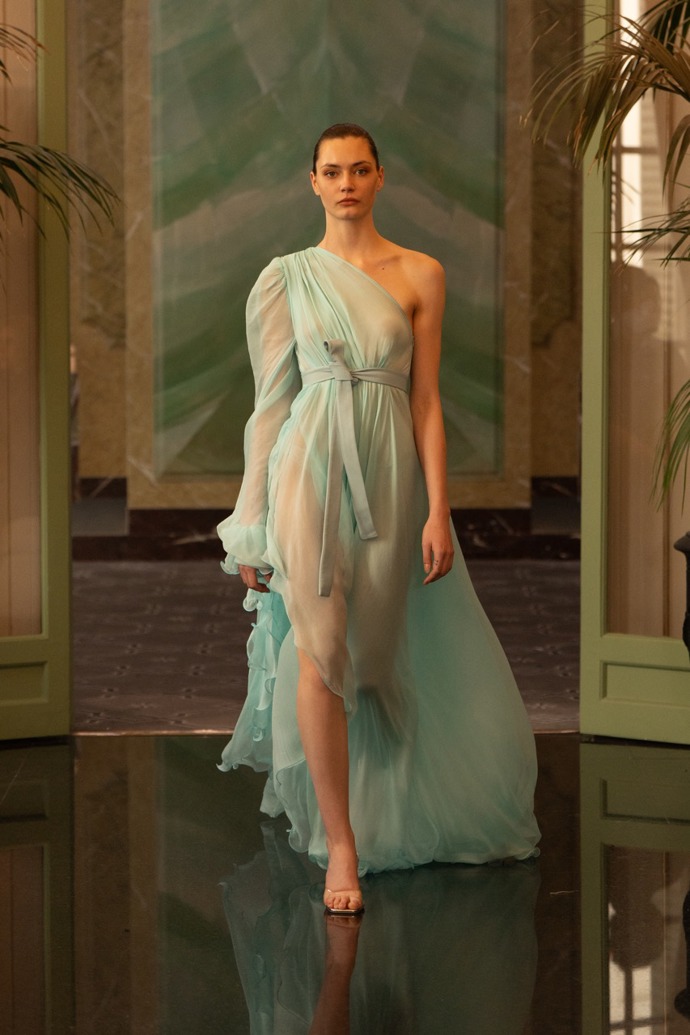 Lehkost, ale také odvaha, to byly ústřední motivy kolekce, kterou značka Sedlackova předvedla na pařížském týdnu módy.