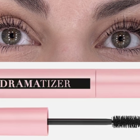 Řasenka The Dramatizer z Douglas Collection krásně zvýrazní řasy, dodá jim délku i objem. Cena řasenky je 439 Kč.