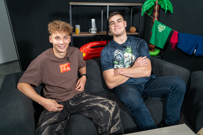 Doki a Leoš ze Survivoru v pořadu eXtra Host.