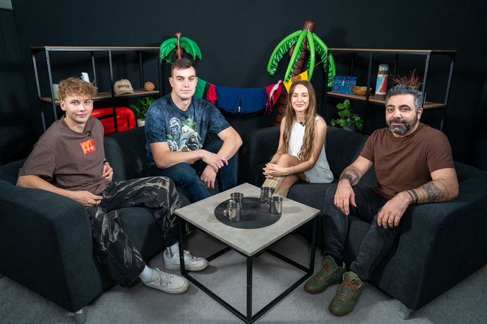 Doki a Leoš ze Survivoru v pořadu eXtra Host.