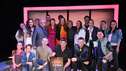 FOTO: Herci z muzikálu Biograf láska s písníčkami od Hany Zagorové získali Zlatou desku.