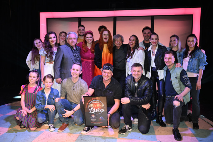 Herci z muzikálu Biograf láska s písníčkami od Hany Zagorové získali Zlatou desku. 