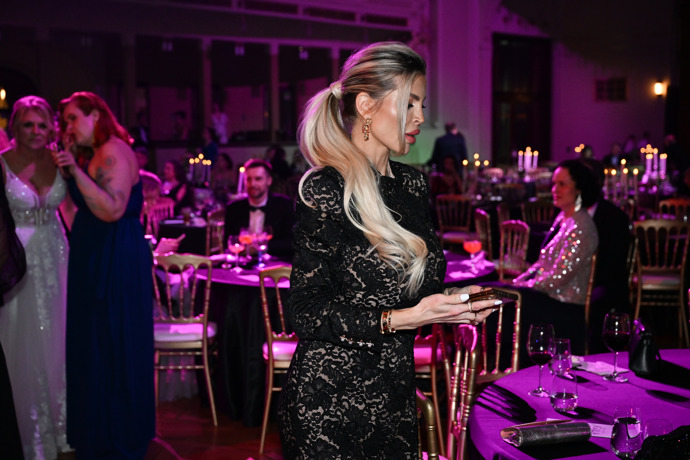 Lela Ceterová to na plese rozjela.