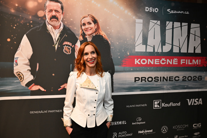 Hana Vagnerová s úsměvem od uch k uchu.