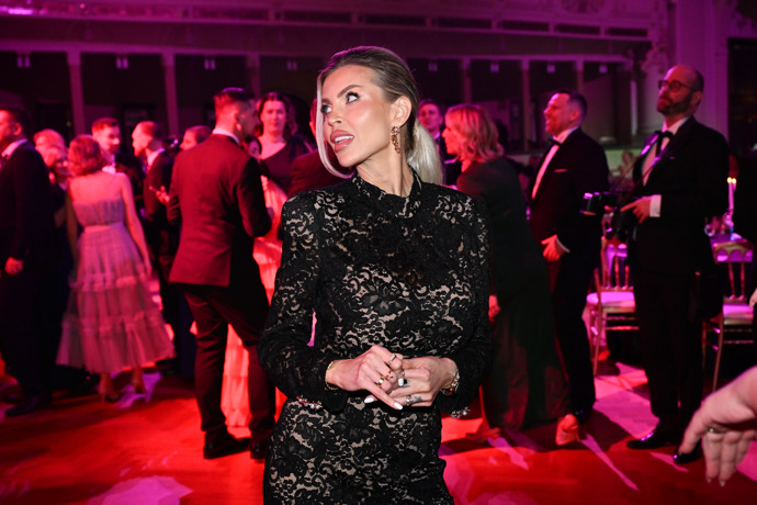 Lela Ceterová to na plese rozjela.