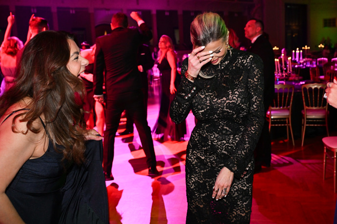 Lela Ceterová to na plese rozjela.