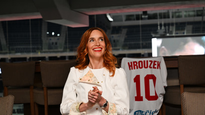 FOTO: Hana Vagnerová vedle dresu Luboše Hrouzka.