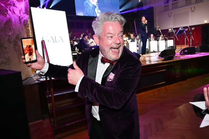 Aleš Háma se dobře bavil. 