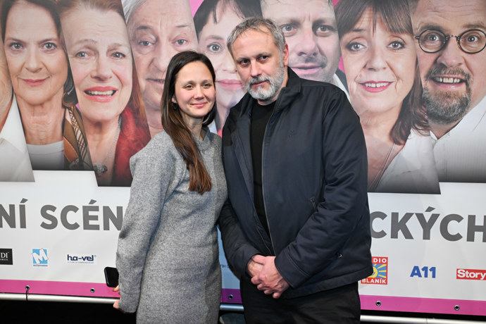 Igor Chmela s kolegyní Terezou Rumlovou se sladili do černo-šedých barev. 