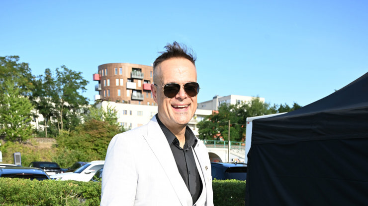 Jaro Slávik pčišel jako elegán.