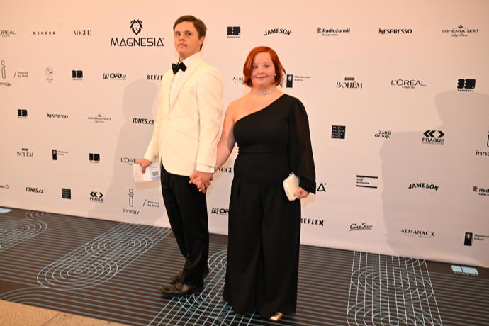 Ve volném čase je tak známá hvězda velmi ráda jezdí podporovat na závody.