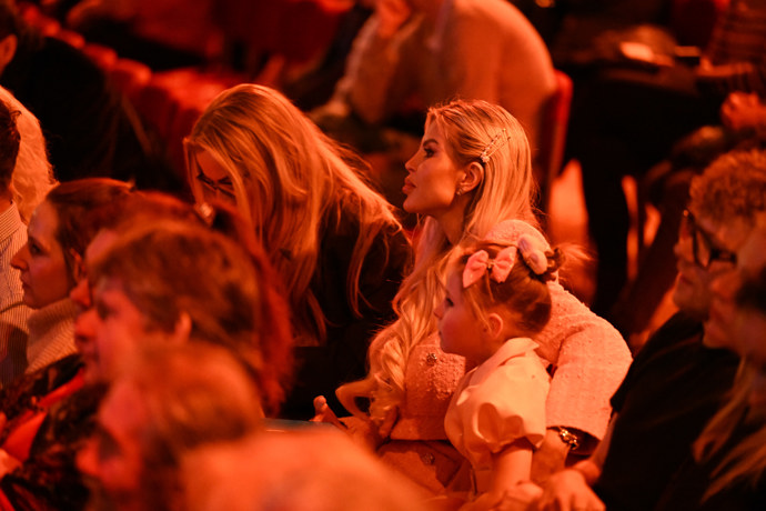 Lela Ceterová se svou dcerou v publiku.