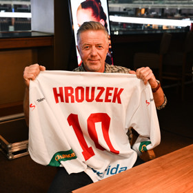 Jiří Langmajer hraje legendárního trenéra Luboše Hrouzka.