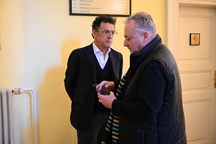 Soud Adama Krause a Nikol Enevové.