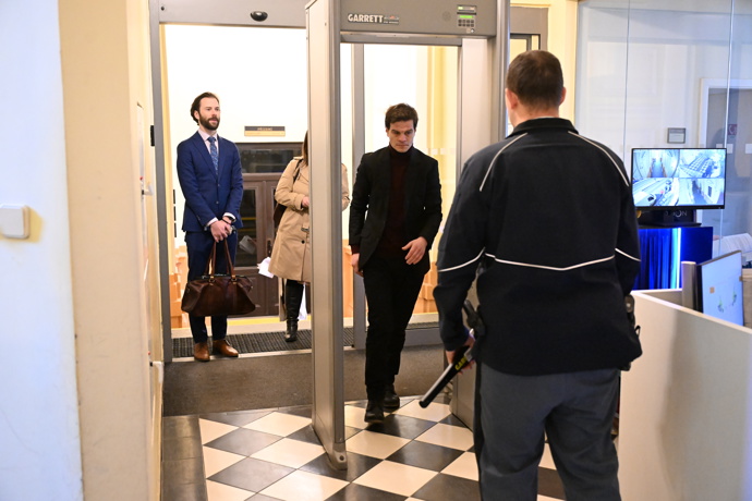 Soud Adama Krause a Nikol Enevové.