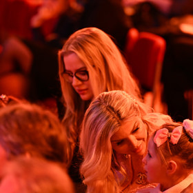 Lela Ceterová vzala svou dceru Lili na koncert.