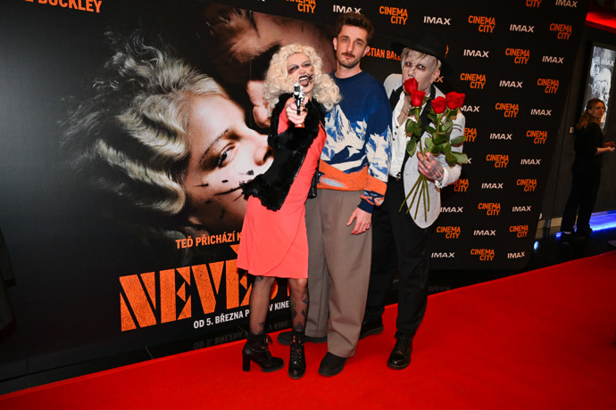 Premiéra filmu Nevěsta! plná hvězd.