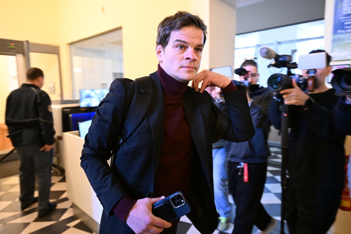 Soud Adama Krause a Nikol Enevové.