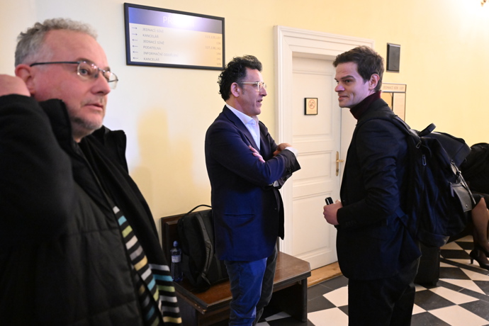 Soud Adama Krause a Nikol Enevové.