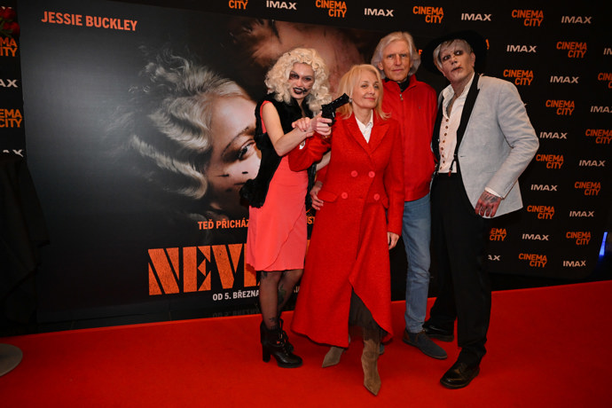 Premiéra filmu Nevěsta! plná hvězd.