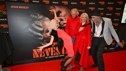 FOTO: Veronika Žilková s partnerem Ivanem Hubačem na premiéře amerického filmu Nevěsta!