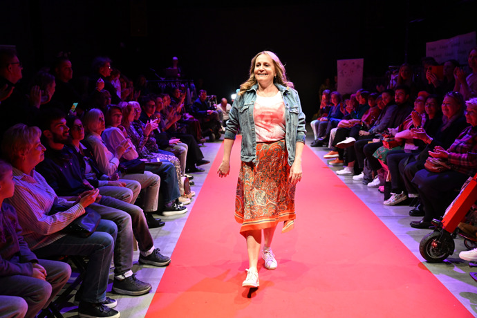 Regina Řandová na módní přehlídce.