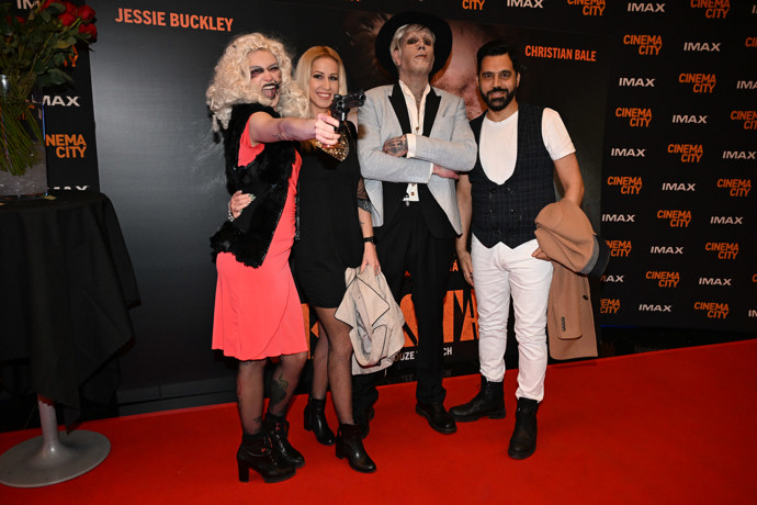 Premiéra filmu Nevěsta! plná hvězd.