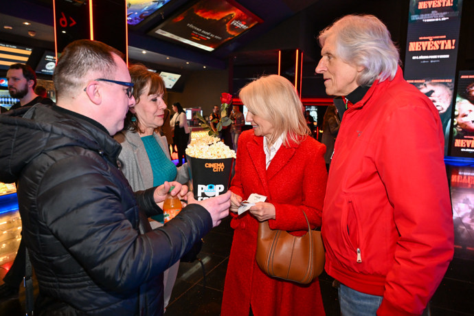 Premiéra filmu Nevěsta! plná hvězd.