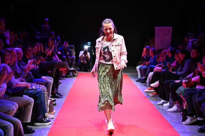 Vysmátá Anna Polívková.