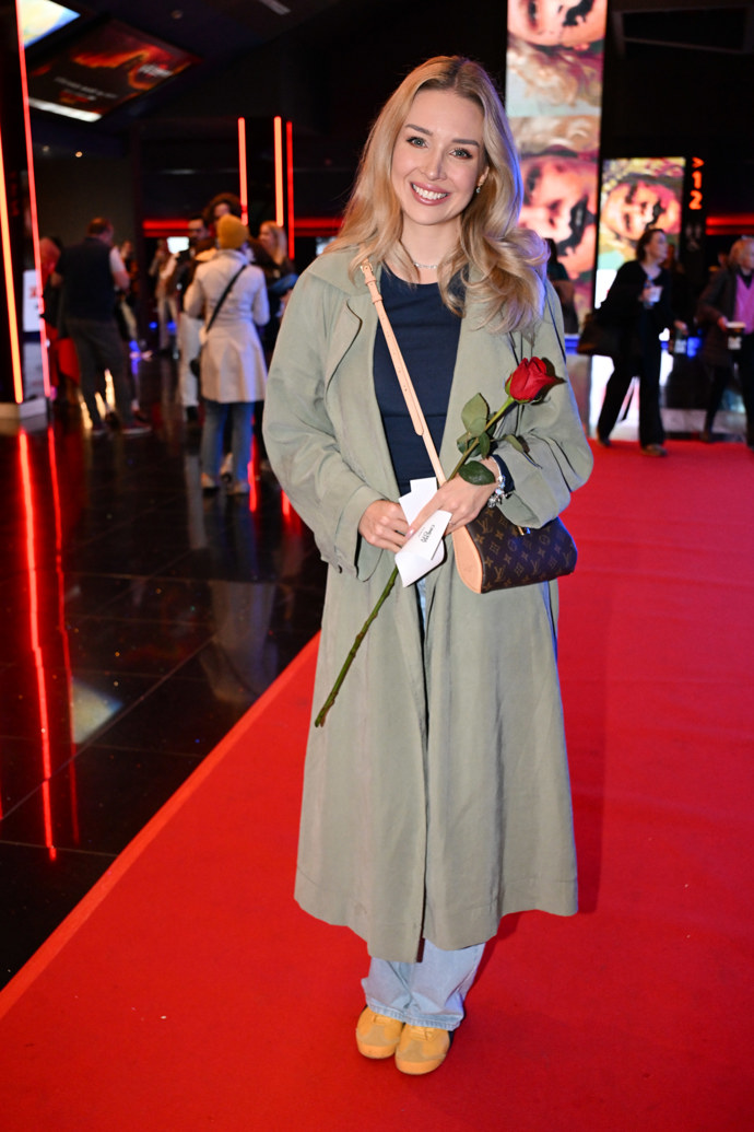 Nicole Šáchová také dorazila.