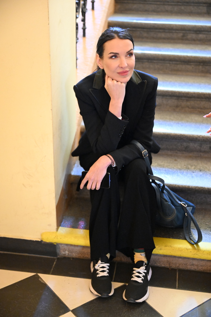 Nikol Enevová měla očividně dobrou náladu.
