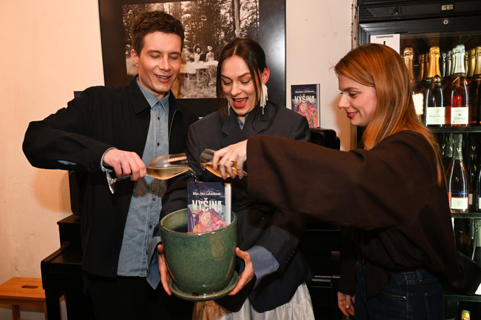 Daniel Krejčík s Beátou Kaňokovou a Štěpánkou Fingerhutovou. 