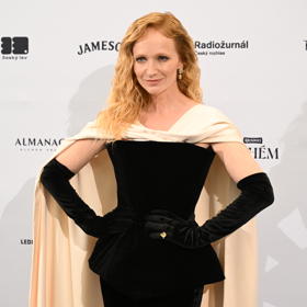 Účes Ani Geislerové budete chtít napodobit, je trendem i v roce 2026.