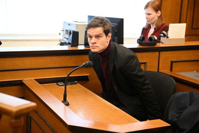 Soud Adama Krause a Nikol Enevové.
