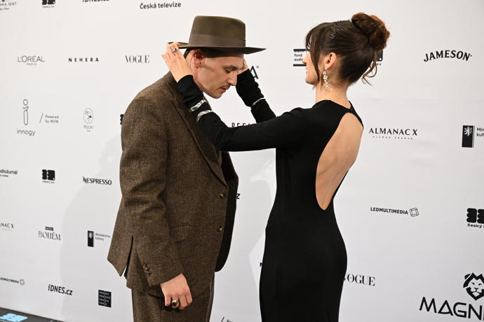 Jan Nedbal dorazil po boku své partnerky Sáry.