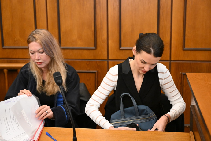 Nikol Enevová a advokátka Klára Long Slámová.