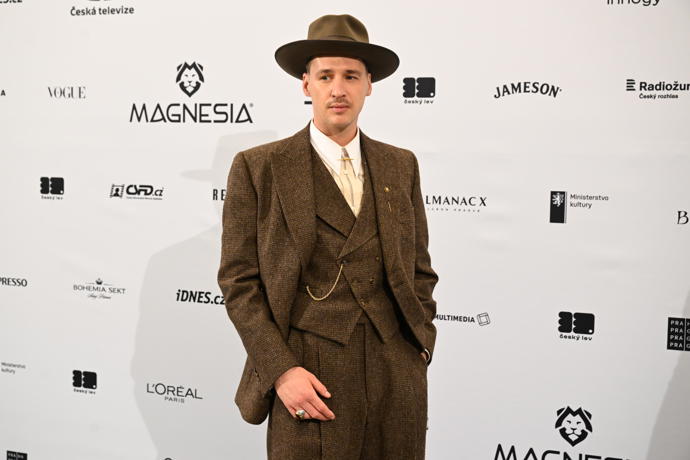 Jan Nedbal s partnerkou na udílení cen Český lev.