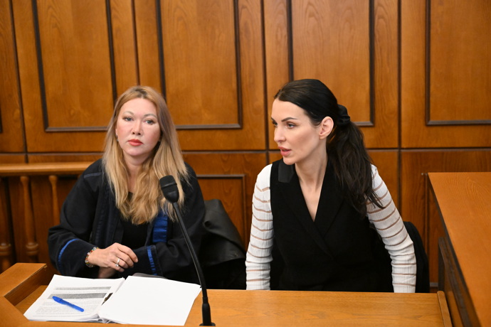 Nikol Enevová a advokátka Klára Long Slámová.