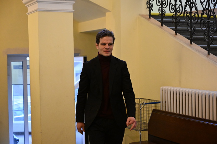 Soud Adama Krause a Nikol Enevové.