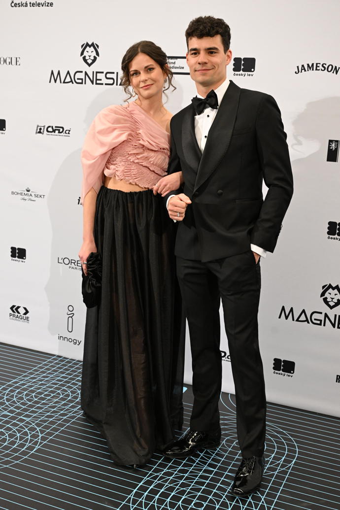 Filip Březina s půvabnou partnerkou.