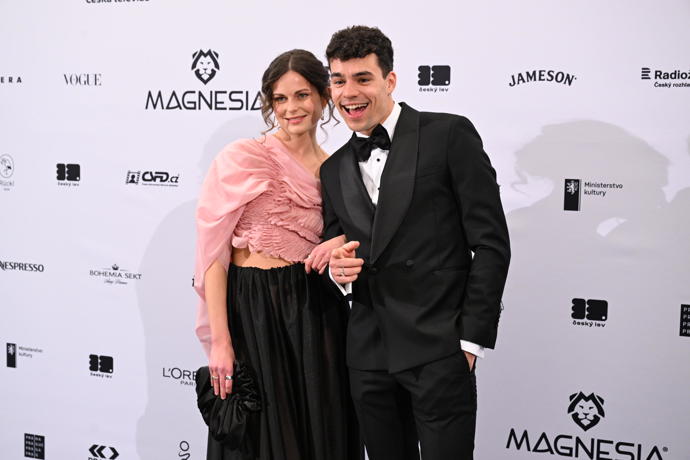Filip Březina s půvabnou partnerkou.