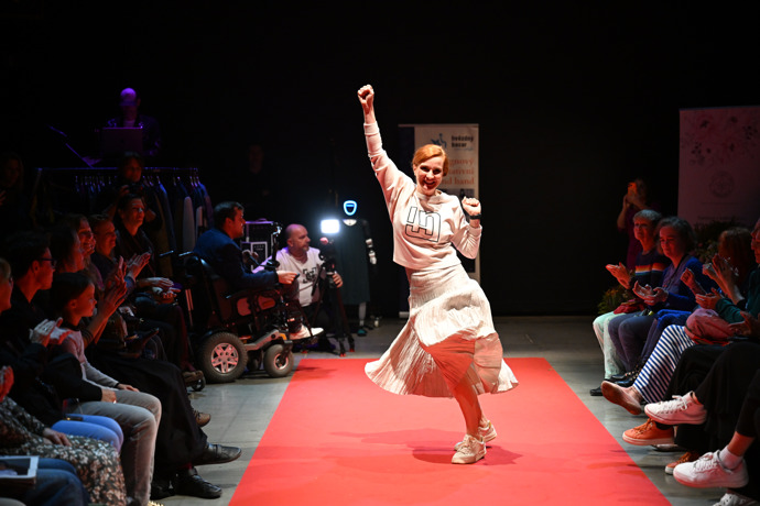 Michaela Maurerová se umí odvázat.