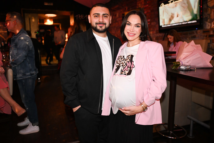 Přítel Eddie Ramadan pochází z Damašku a jména holčiček prý budou s jeho příjmením hezky ladit. 