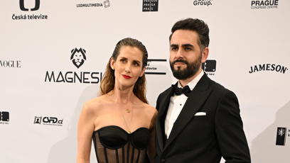 FOTO: Jana Bernášková s fešným doprovodem.