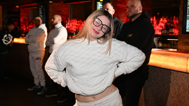 Krásná Dominika Elischerová alias Mína.