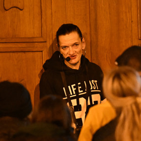 Narkomanka Katka provází lidi pražským podsvětím.