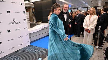 FOTO: Bolek Polívka s manželkou, která vsadila na velmi výrazné šaty.